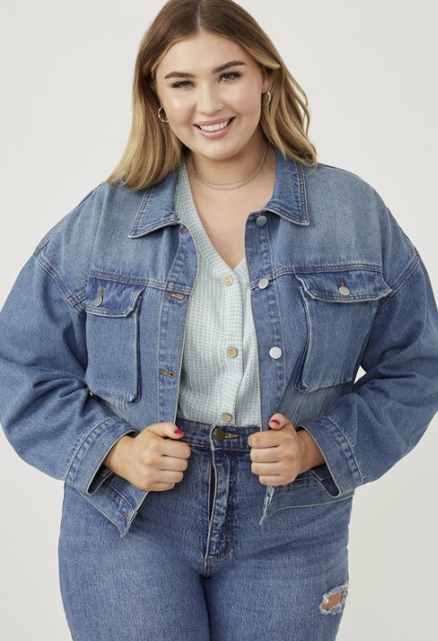 curvy - cargo pocket washed denim jacket